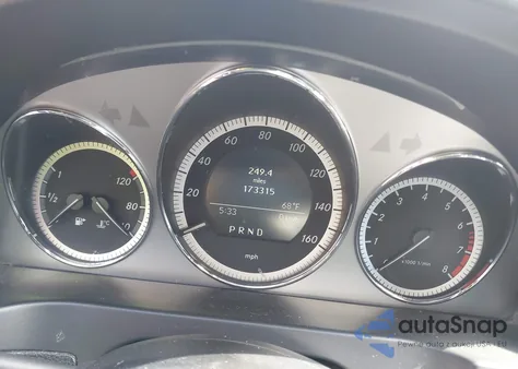 2010 Mercedes-Benz C 300 Luxury/Sport z USA, uszkodzony, nr VIN WDDGF5EB7AF387168